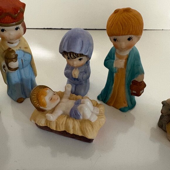 7-Pc Porcelain Nativity Set Holy Family and Wise Men Figurines Original Box - Picture 4 of 9